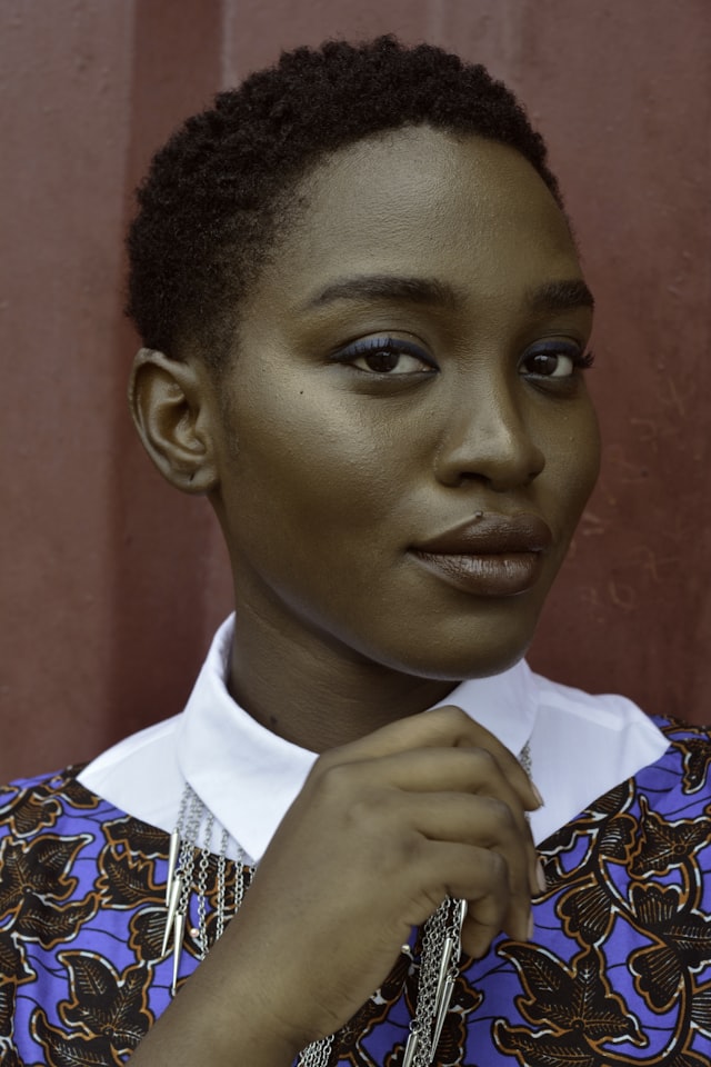 Portrait d’une entrepreneure utilisant UBORA